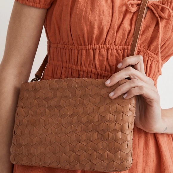 sale | madewell | the puff crossbody bag woven leather edition - Picture 5 of 6